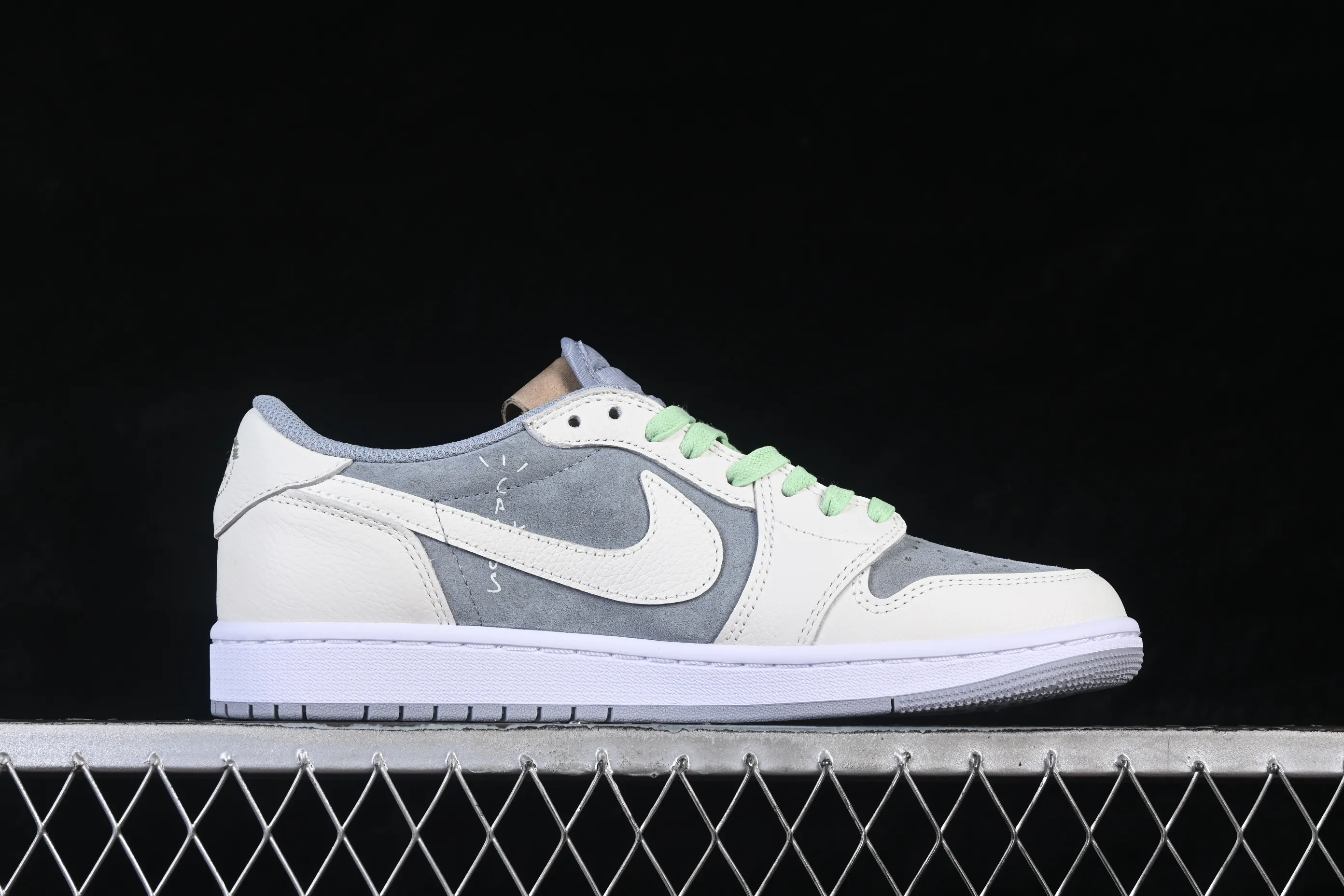 All categories Air Jordan Jordan series basketball shoes Air Jordan 1 Low Travis Scott x Air Jordan 1 Low OG AJ1 Joe 1 joint overhead HQ2004-400